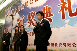 投身社會公益活動，東芝連續四次獲得光明公益獎