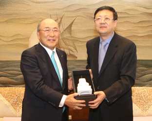 東芝會(huì)長(zhǎng)西田厚聰訪問清華大學(xué)