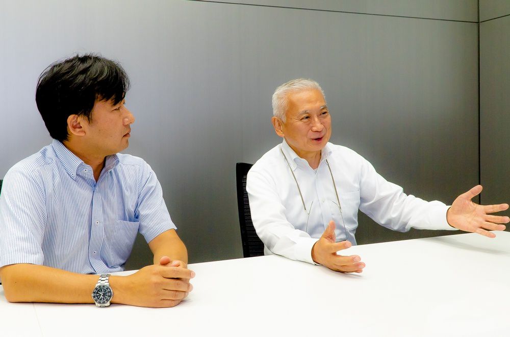 順風路株式會社 董事長兼運營推進部部長 吉富廣三先生（右）順風路公司 董事兼企劃開發部部長 神谷圣二先生