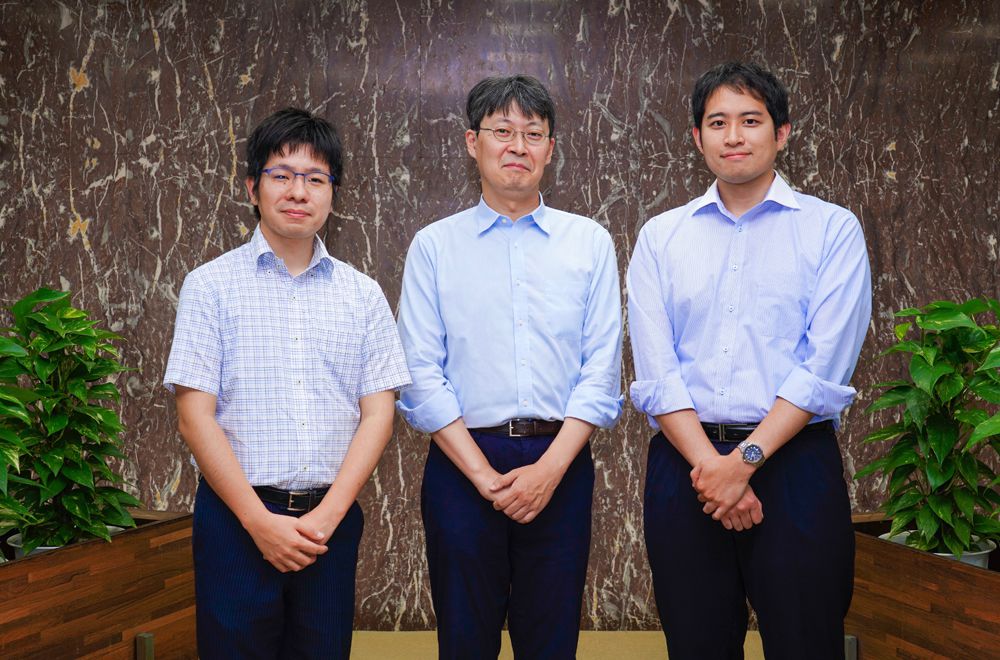 從左至右依次為：株式會社東芝 研發中心 進博正、高田正彬、志賀慶明
